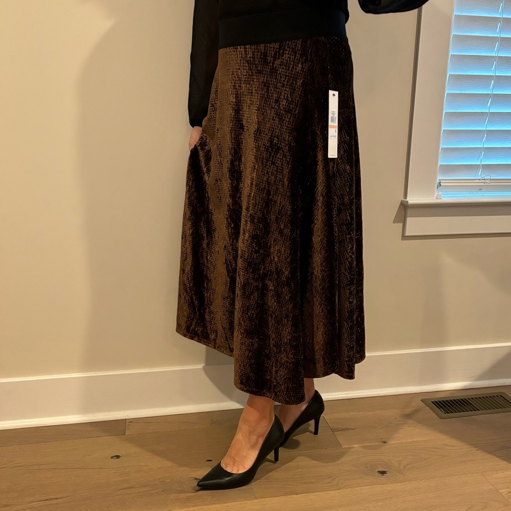 Calvin Klein Midi skirt Size Large NWT.